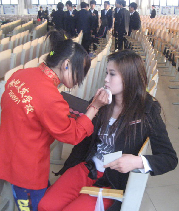 學(xué)員風(fēng)采——為大型活動演員化妝