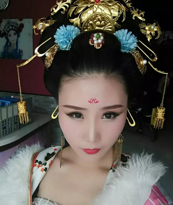 學(xué)生月宣好漂亮